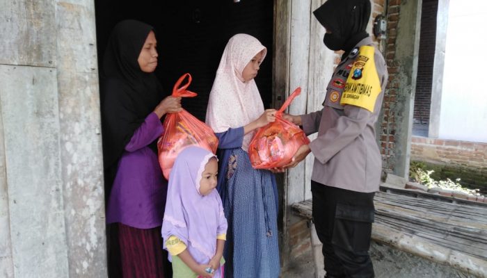 Jumat Berkah Dan Maulid Nabi Muhammad SAW,Polsek Mlarak Salurkan Paket Sembako Peduli Anak Yatim Piatu dan Kaum Duafa