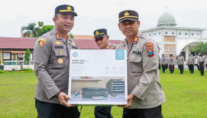 Tingkatkan Pelayanan Masyarakat, Kapolres Jombang Serahkan Printer Kepada Kapolsek Jajaran