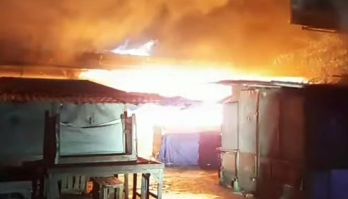 Di Duga Karena Korsleting  Tiga Ruko dan Kios Pasar Bandung Tulungagung, Ludes Terbakar