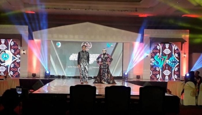 Puncak Hari Jadi Tulungagung Ke – 817, Dunas Koprasi Dan Usaha Mikro Gelar Fashion Show Batik Go International