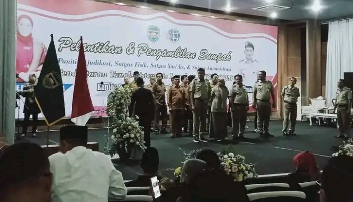 Program PTSL Dinilai bantu Warga, Bupati Purwakarta  hadiri langsung pengambilan sumpah dan jabatan para satuan tugas PTSL 