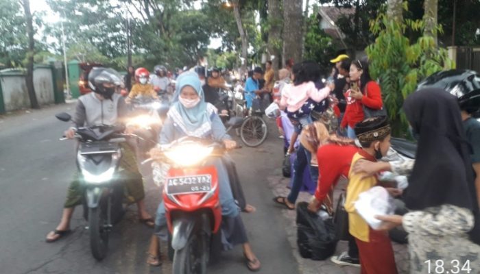 Moment Ramadhan, Komunitas Ngamen Amal Tulungagung Raya Gelar Baksos Bagi Takjil dan Buka Bersama