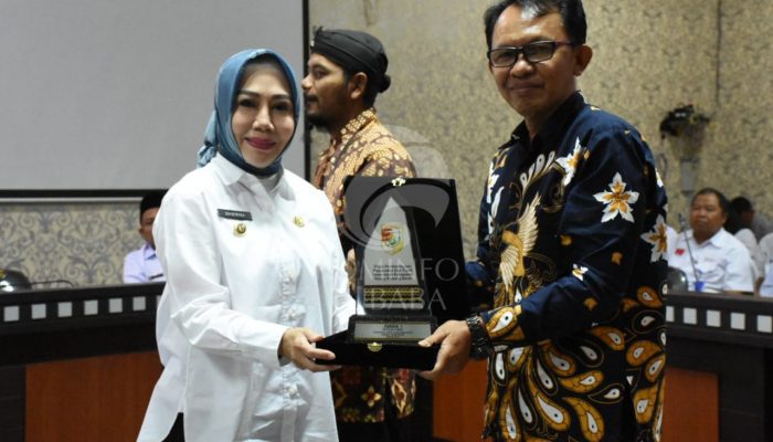 Pj Bupati Tubaba Berikan Penghargaan Kepada Inovator Pemenang Lomba TTG