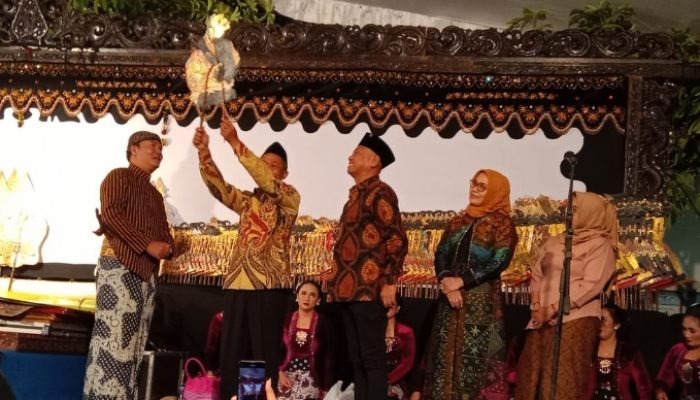 Masyarakat Desa Wates Tumpah Ruah Saksikan Pagelaran Wayang Kulit Dalam Rangka Bersih Desa