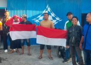 Semarak HUT Kemerdekaan RI ke-78, AJT Bagikan Bendera Merah Putih Ke Warga