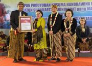 GKR Pakoe Boewono Raih Penghargaan “The Queen of Java Heritage” di Ulang Tahun ke-13 Lensaindonesia.com