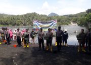 Polres Tulungagung Tanam Pohon Mangrove di Pesisir Tulungagung Selatan