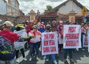 Warga Gesikan Tulungagung Demo Tuntut Mundur Oknum Perangkat Desa Cabul