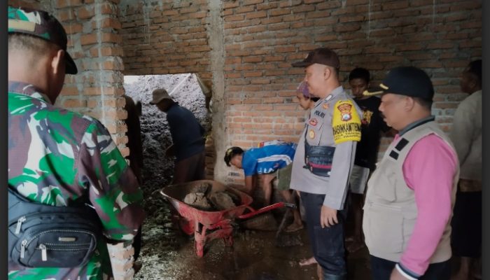 Tanah Longsor Terjang rumah Warga, Dinding Jebol 2 Meter