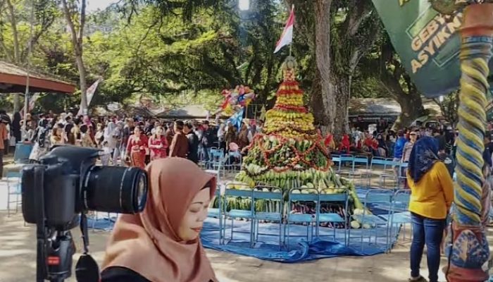 Masyarakat Pantai Popoh Tulungagung Gelar Labuh Laut dan Larung Sembonyo