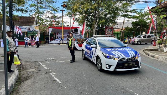 Pawai Budaya tingkat SMP/SMA Disambut Antusias Warga, Polres Trenggalek Lakukan Pengamanan