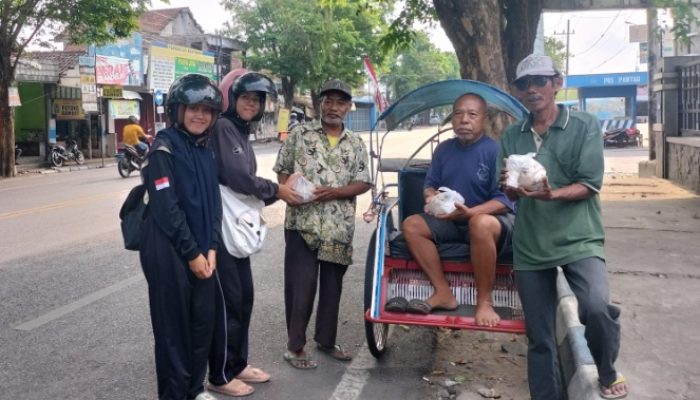 Aliansi Jurnalis Tulungagung (AJT) Gelar Aksi Sosial di Terminal Gayatri