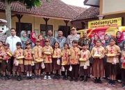 Polres Tulungagung Luncurkan Kegiatan Mobil Senyum, Bagikan Makanan Bergizi Gratis kepada Anak Sekolah