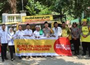 Polres Tulungagung Kembali Gelar Kegiatan “Mobil Senyum”, Bagikan Makanan Bergizi di Pondok Pesantren