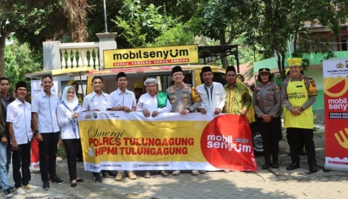 Polres Tulungagung Kembali Gelar Kegiatan “Mobil Senyum”, Bagikan Makanan Bergizi di Pondok Pesantren