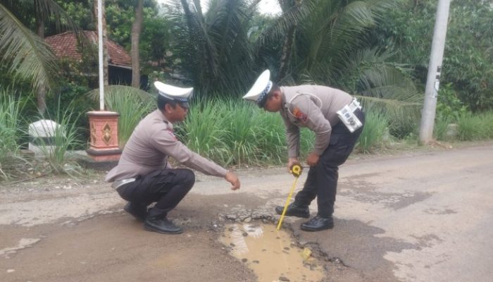 Polisi Lakukan Pemetaan Jalur Rusak Desa Senden, Kampak untuk Kurangi Kecelakaan Lalu Lintas