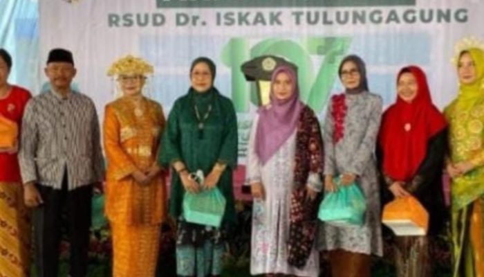 Ratusan Karyawan RSUD dr. Iskak Tulungagung Kenakan Pakaian Adat Nusantara pada Apel Peringatan HUT ke-107