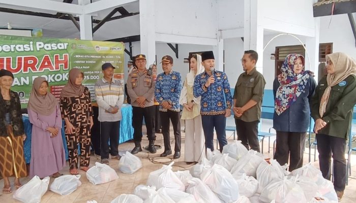 Polres Trenggalek Dukung Operasi Pasar Murah di Kecamatan Bendungan