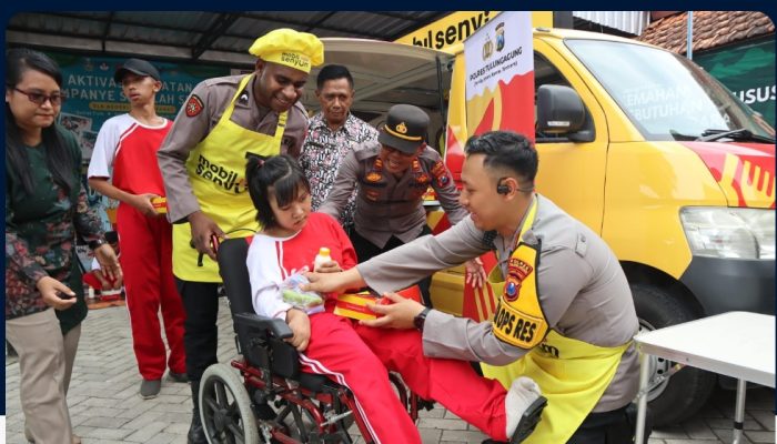 Polres Tulungagung Gelar kegiatan Mobil Senyum, Bagikan Makanan Bergizi Gratis