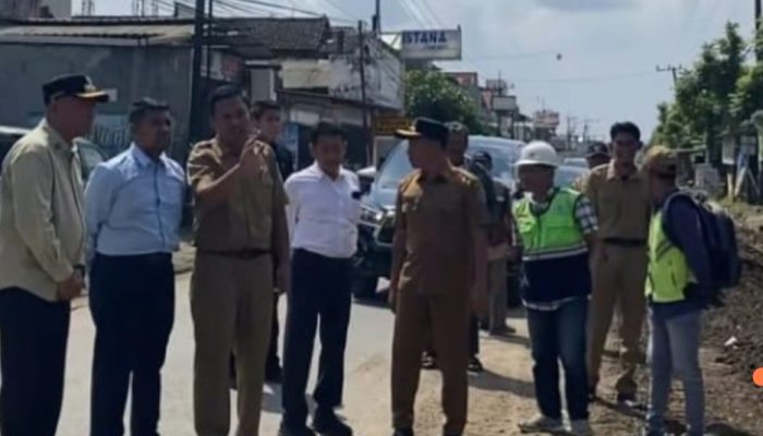 Bupati Tulungagung Tinjau Perbaikan Jalan di Desa Ngentrong