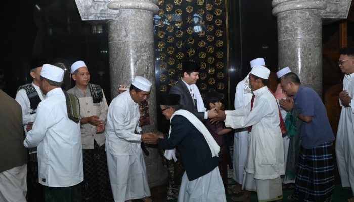 Mas Ipin Shalat Idul Adha di Masjid Agung Baiturrahman Trenggalek